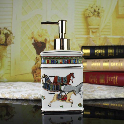 Ceramic Soap Dispenser Ivory Porcelain God Horse Design Hand Liquid Soap Dispensers Liquid Soap Dispenser Bathroom Lotion Bottle Luxury Gift