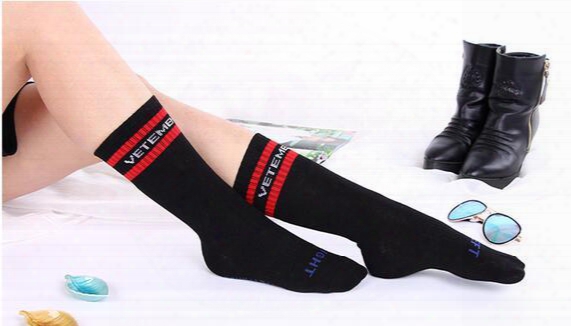With Vetement Letter Socks Fashion Over Ankle Skateboard Basketball Sport Socks Athletic 1pair=2pcs