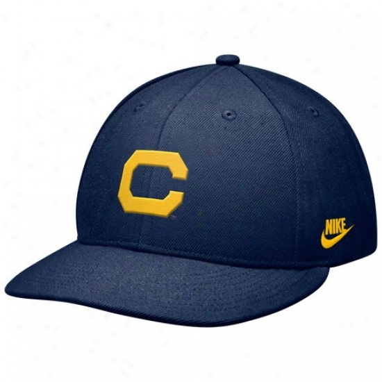 Cal Bears Merchanise: Nike Cal Goldeen Bears Navy Blue College Vault 643 Futted Hat