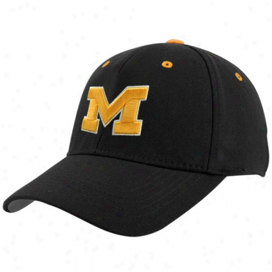 Wolverine Cardinal's office : Top Of The World Wolverine Wicked Basic Logo 1-fit Hat