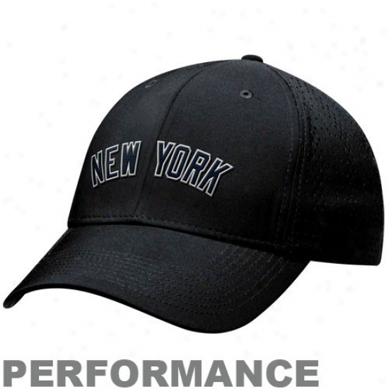 New York Yankees Hat : Nike New York Yankees Black Swoosh Performance Flex Fit Hat