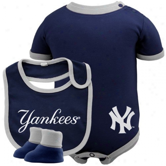 New York Yankees Infant Navy Pedantic  Baseball Bib & Booties Set
