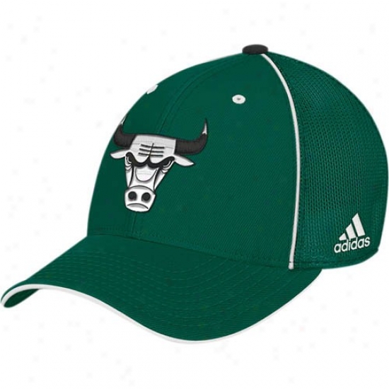 Chicago Bull Merchandisd: Adidas Chicago Bll Kelly Green St. Patrick's Day Hat