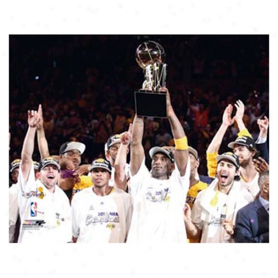 "los Angeles Lakers 2010 Nba Champions Team Celebration And #24 Kobe Bryant Holding Trophy 11"" X 14"" Matted Photo"