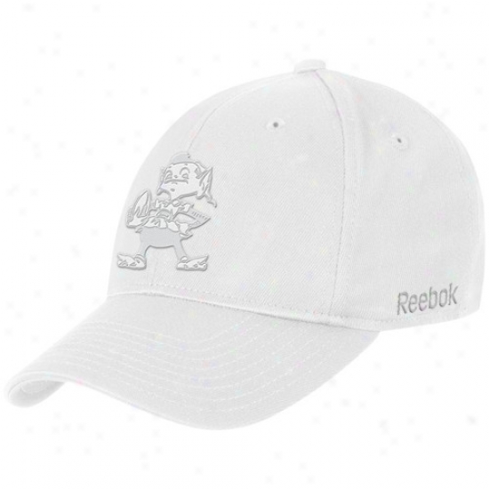Cleveland Browns Merchandise: Reebok Cleveland Browns Wuite Team Logo Structured Flex Fit Hat